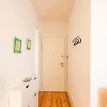 Cozy And Homely Getaway By Lovelystay Apartment *