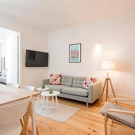 Cozy And Homely Getaway By Lovelystay Apartment
