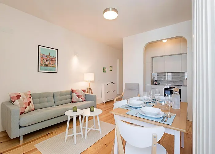 Cozy And Homely Getaway By Lovelystay דירה