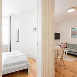 Cozy And Homely Getaway By Lovelystay *